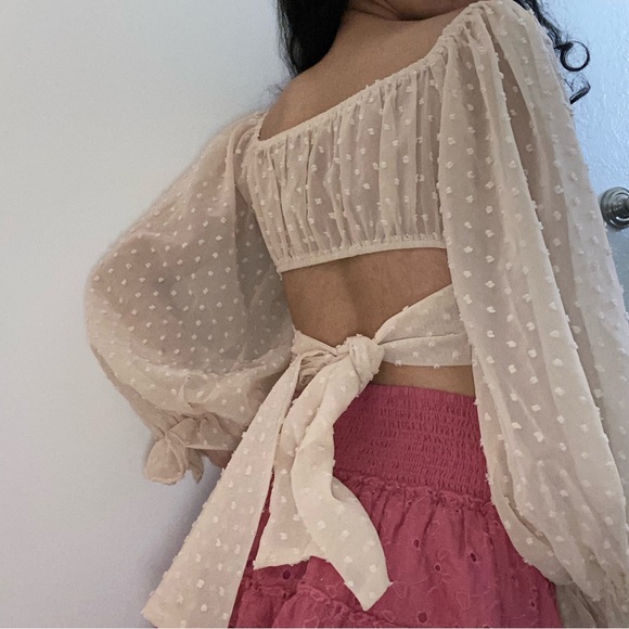 Cropped blouse with tie back and puffy sleeves - Picture 4 of 5